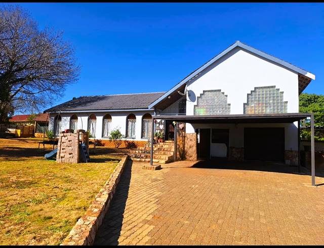 4 BEDROOM HOUSE FOR SALE IN RENSBURG